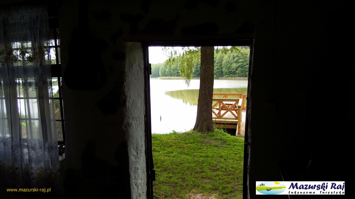 drzwi, widok na jezioro, taras na wodzie